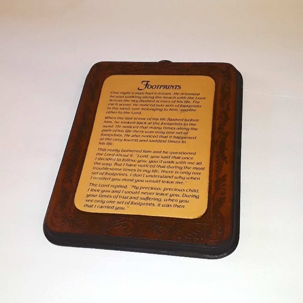c  VTG. FOOTPRINTS WOOD PLAQUE BY FISH ENTERPRISES